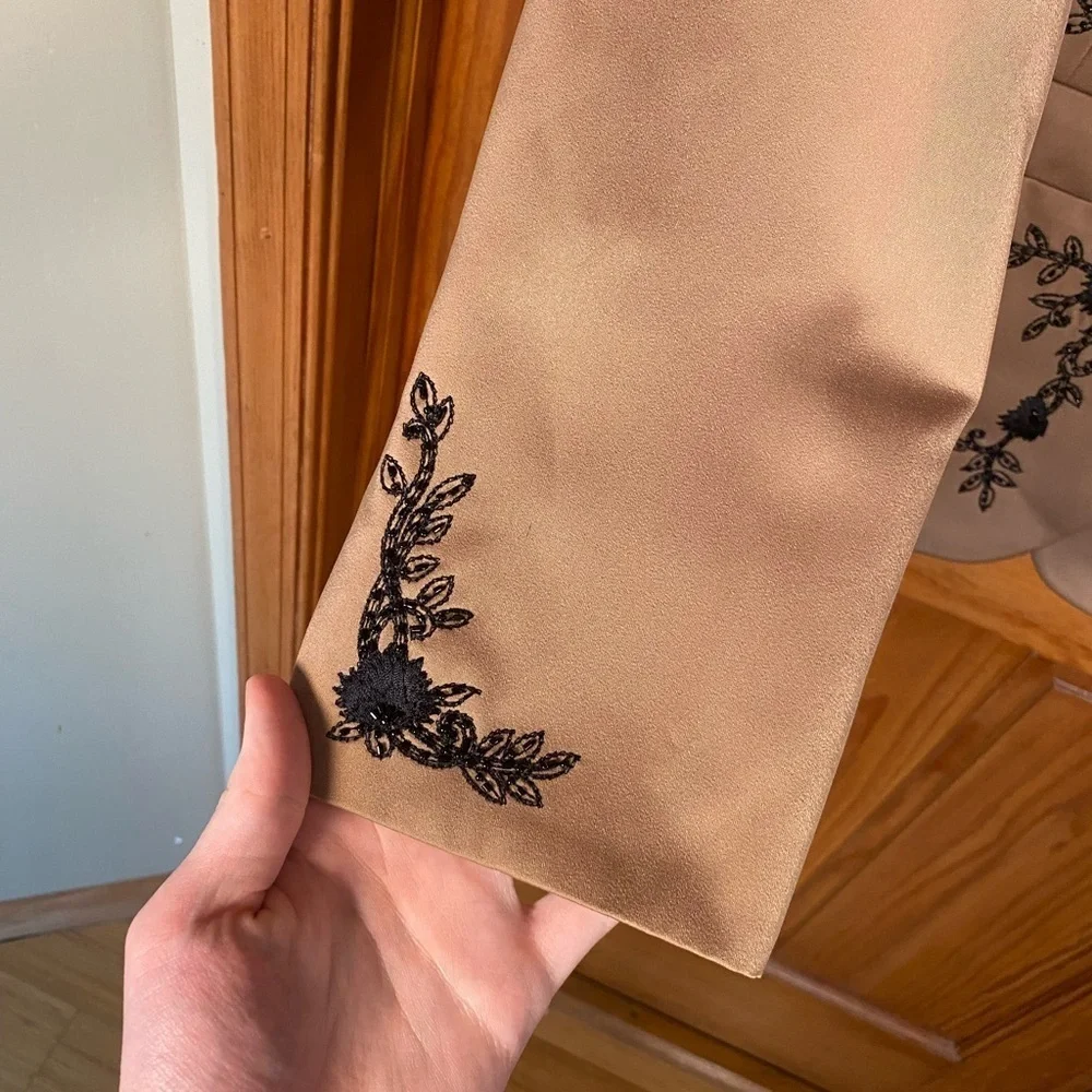 NWT Beautiful Kasper Tan Embroidered Bedazzled Women's Suit Jacket Blazer - Picture 3 of 9